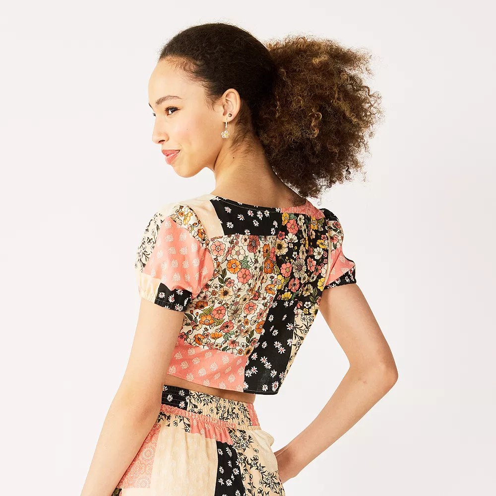 Juniors' Rewind Short Sleeve Knotted Front V-Neck Top - Image 3