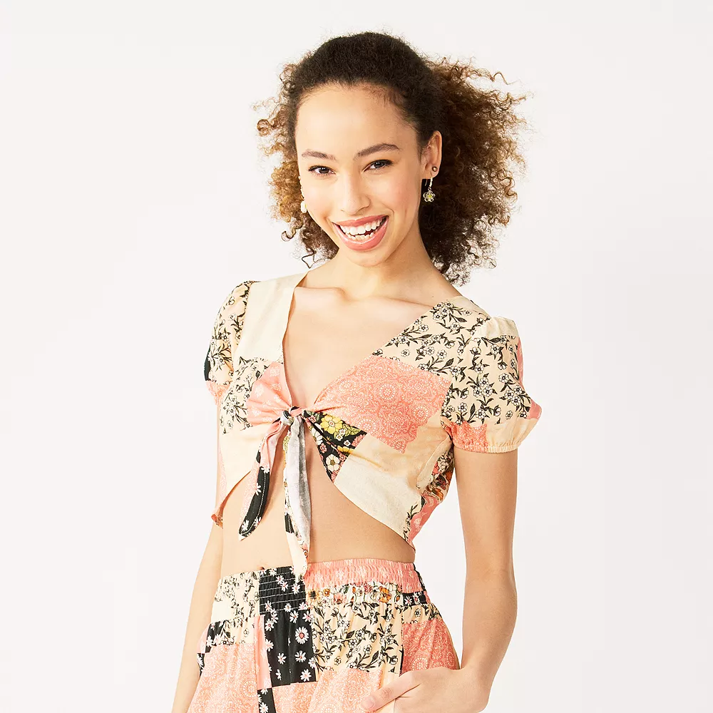 Juniors' Rewind Short Sleeve Knotted Front V-Neck Top - Image 2