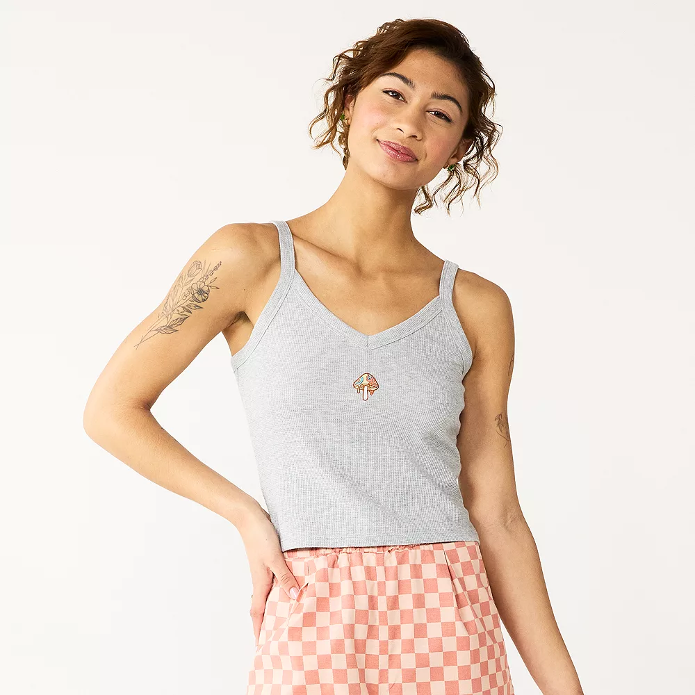Juniors' SO® Cropped Wide Strap Cami - Image 7