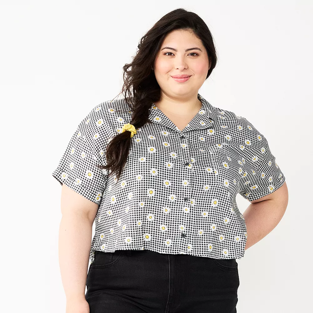 Juniors' Plus Size SO® Cropped Button Down Shirt - Image 6